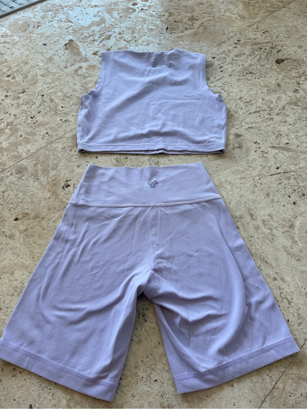 Aritzia TnAction XS Stretch Active Top in Soft Lilac